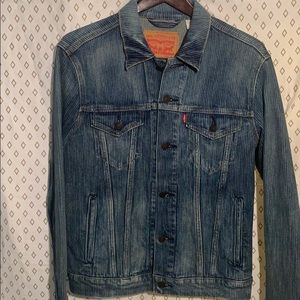 Levi’s trucker jacket